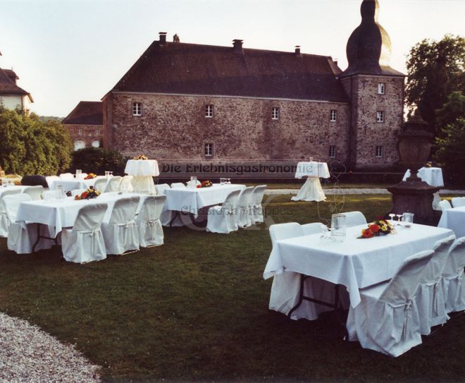 Schloss Ehreshoven Feier im Außenbereich