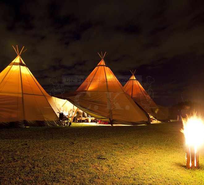 Tipi-Zelt bei Nacht