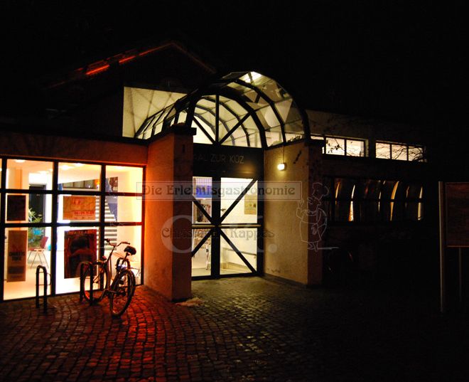 Bürgerhaus Saal zur KÜZ Außenansicht bei Nacht